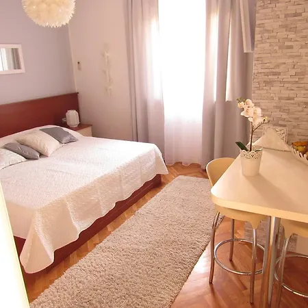 Apartment Roko Kastela